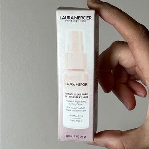 Laura Mercier Invisible Hydrating Setting Spray 16HR